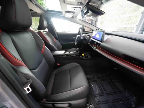 Certified 2026 Toyota Prius Plug-In Hybrid FWD image 27