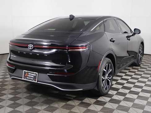Used 2025 Toyota Crown AWD/4WD image 10