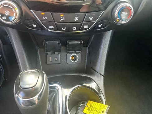 Used 2018 Chevrolet Cruze Premier FWD image 16