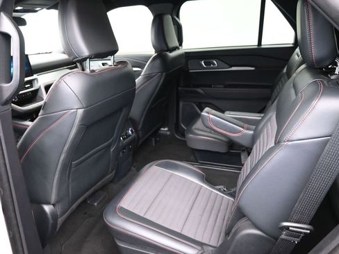 Used 2025 Ford Explorer ST-Line image 16