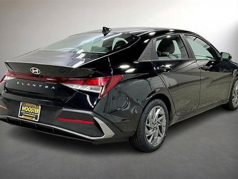 Used 2024 Hyundai Elantra SEL image 5