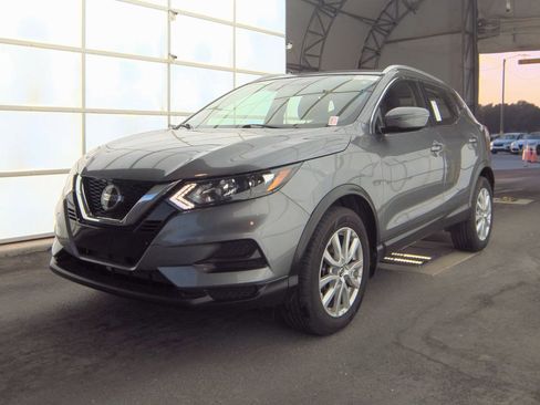 Certified 2020 Nissan Rogue Sport SV image 3