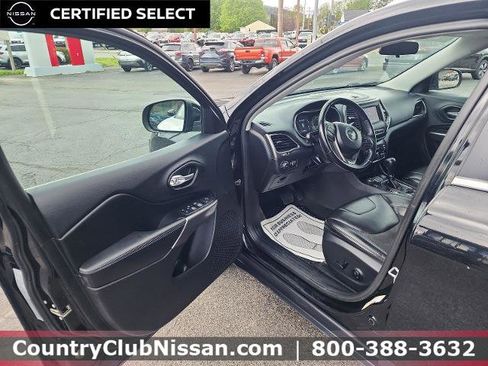 Used 2020 Jeep Cherokee Latitude Plus w/ Cold Weather Group AWD/4WD image 10