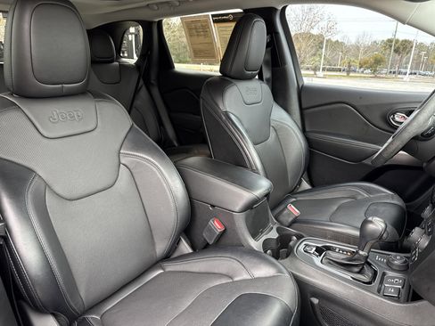 Used 2022 Jeep Cherokee Limited image 31