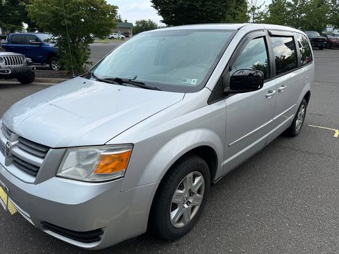 Used 2010 Dodge Grand Caravan SE FWD image 3