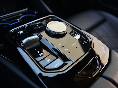 Used 2024 BMW i5 eDrive40i w/ Premium Package image 16