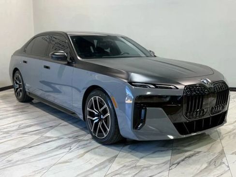 Used 2025 BMW 760i xDrive w/ Executive Package AWD/4WD image 5