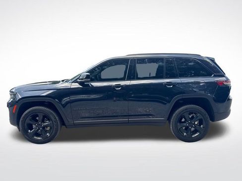 Used 2024 Jeep Grand Cherokee Limited w/ Black Appearance Package AWD/4WD image 2