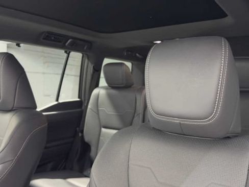 Used 2024 Lexus GX 550 w/ Cold Area Package AWD/4WD image 26