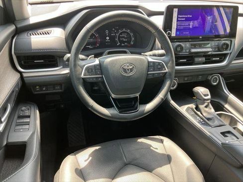 Certified 2024 Toyota Grand Highlander AWD image 17