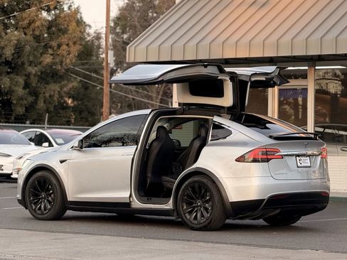 Used 2018 Tesla Model X 75D image 7