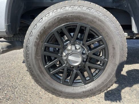 Used 2022 Ford F250 Lariat w/ Black Appearance Pkg image 18