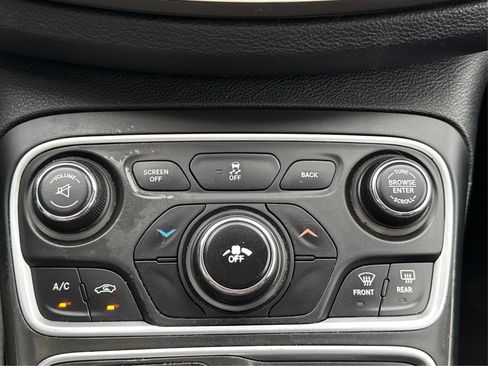 Used 2015 Chrysler 200 Limited w/ Convenience Group FWD image 30