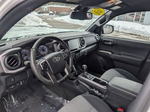 Used 2023 Toyota Tacoma TRD Sport image 17