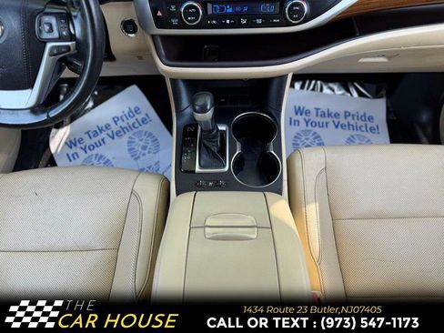 Used 2019 Toyota Highlander Limited Platinum FWD image 33