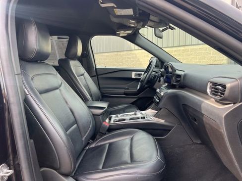 Used 2020 Ford Explorer XLT w/ Equipment Group 202A image 11