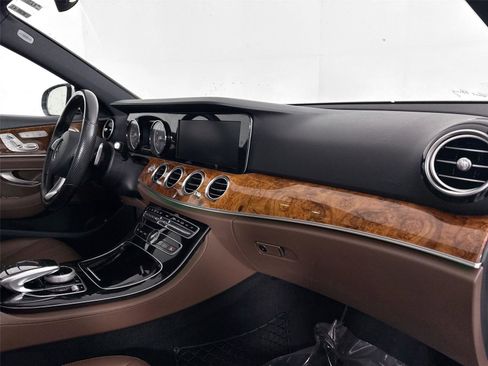 Used 2017 Mercedes-Benz E 300 4MATIC image 48