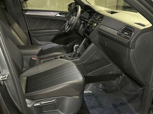 Used 2022 Volkswagen Tiguan SE R-Line AWD/4WD image 12