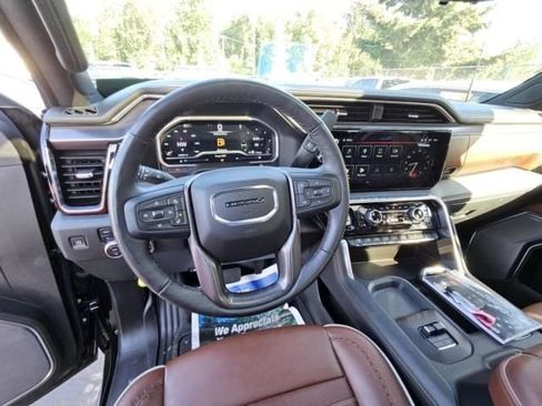 Used 2024 GMC Sierra 3500 Denali Ultimate AWD/4WD image 3