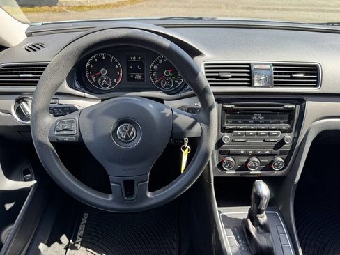 Used 2013 Volkswagen Passat 2.5 S FWD image 19