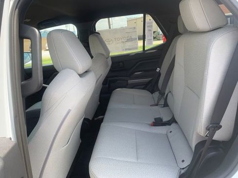 New 2026 Toyota 4Runner SR5 AWD/4WD image 23