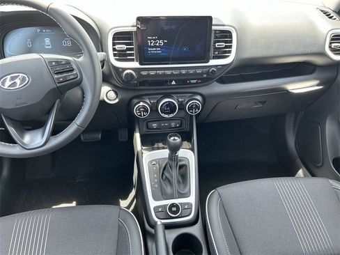 New 2025 Hyundai Venue Limited image 5