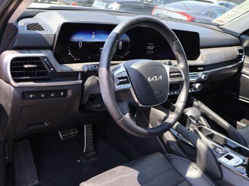 Used 2024 Kia Telluride SX Prestige w/ Towing Package AWD/4WD image 15