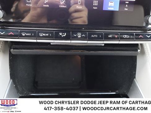 Used 2025 Jeep Wagoneer 4WD image 24
