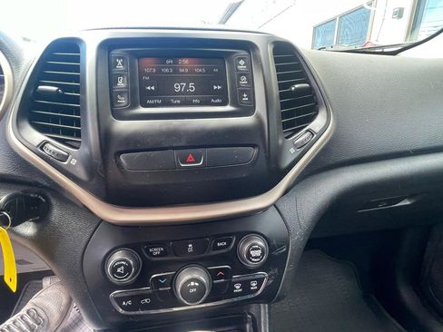 Used 2015 Jeep Cherokee Latitude AWD/4WD image 13