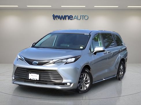 Used 2021 Toyota Sienna XLE AWD/4WD image 9