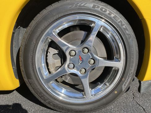 Used 2002 Chevrolet Corvette Coupe w/ Preferred Equipment Group2 image 11