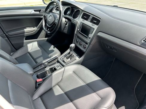 Used 2016 Volkswagen Golf SE w/ Lighting Package image 12