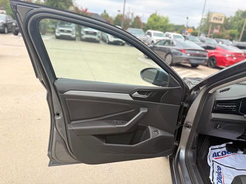 Used 2025 Volkswagen Jetta S image 9