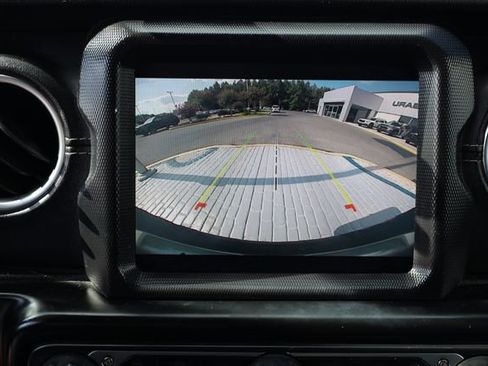 Used 2020 Jeep Wrangler Unlimited Sahara AWD/4WD image 26