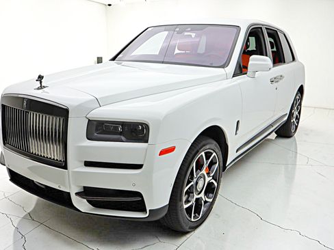 Used 2023 Rolls-Royce Cullinan Black Badge AWD/4WD image 7