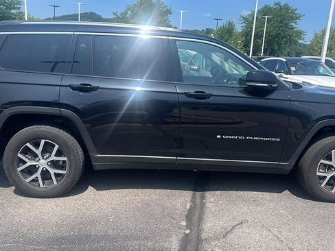 Used 2023 Jeep Grand Cherokee L Limited AWD/4WD image 4