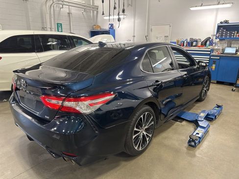 Used 2019 Toyota Camry LE image 4