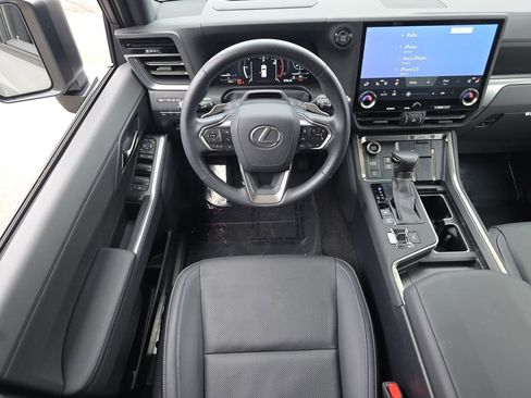 Used 2024 Lexus GX 550 w/ Accessory Package (Z1) image 2