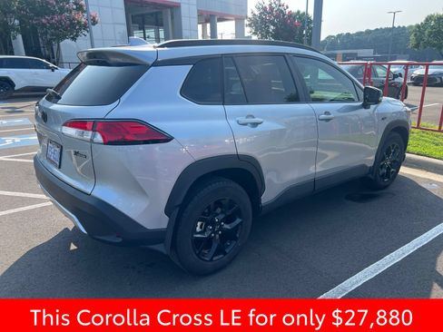 Used 2024 Toyota Corolla Cross LE FWD image 7