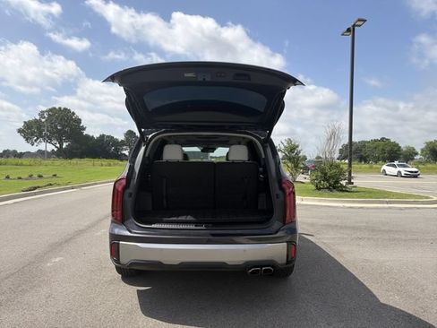 Used 2025 Kia Telluride S FWD image 18
