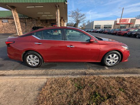 Used 2022 Nissan Altima 2.5 SV FWD image 8