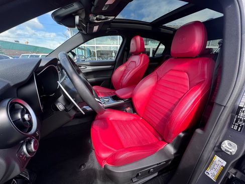 Used 2024 Alfa Romeo Stelvio Veloce AWD/4WD image 2