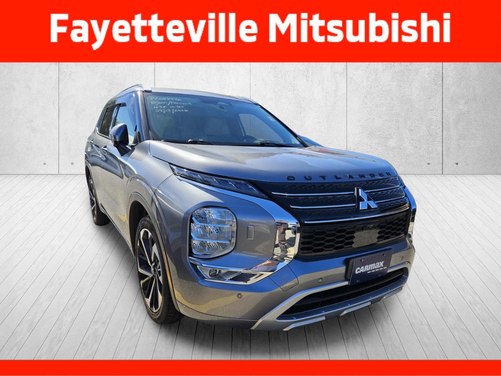 Used 2023 Mitsubishi Outlander SEL AWD/4WD image 2