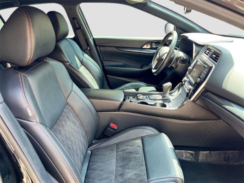 Used 2022 Nissan Maxima SR w/ Sport Mat Group image 29