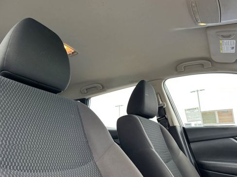 Used 2022 Nissan Rogue Sport S image 18