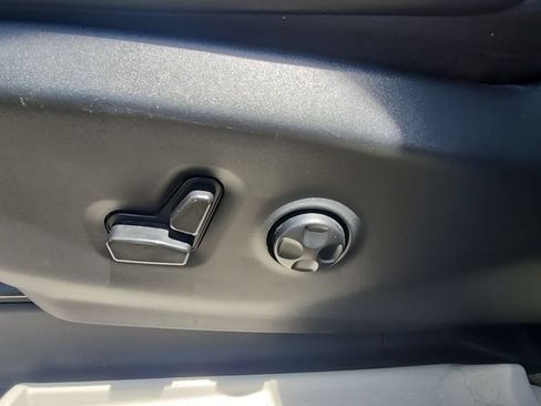 Certified 2024 Chrysler Pacifica Limited FWD image 20
