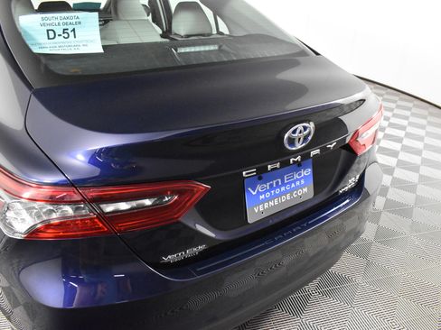 Used 2022 Toyota Camry XLE image 15
