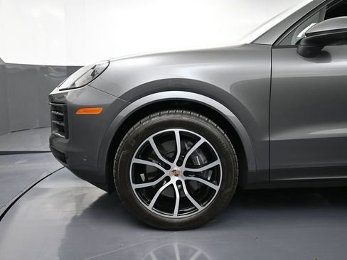 Certified 2025 Porsche Cayenne image 12