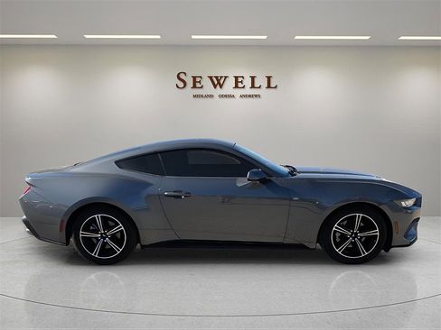 Used 2024 Ford Mustang Coupe image 5