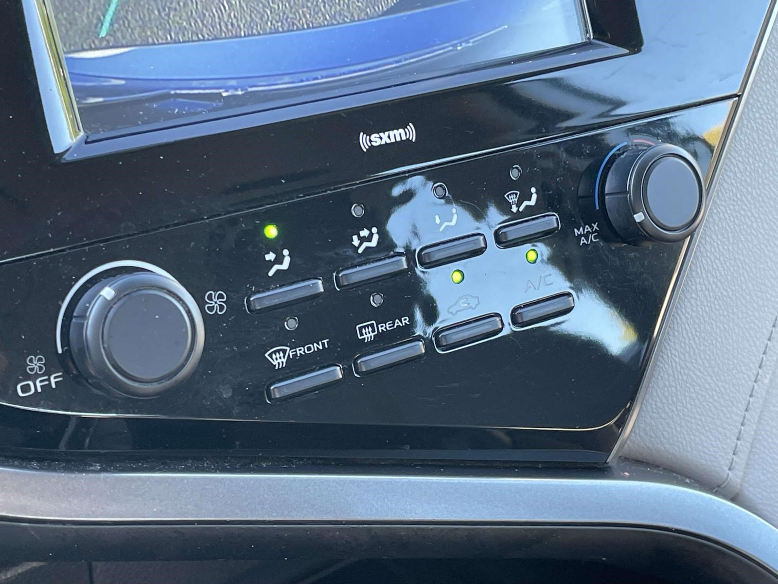 Used 2020 Toyota Camry LE FWD image 24